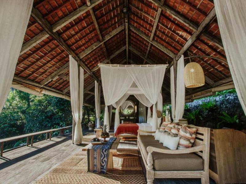 Buahan, A Banyan Tree Escape