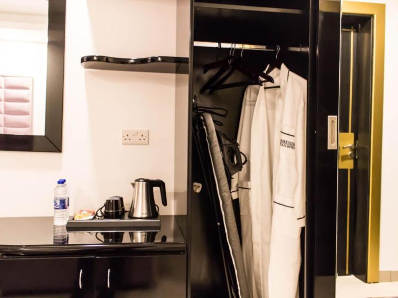 Parkside Plaza Hotel