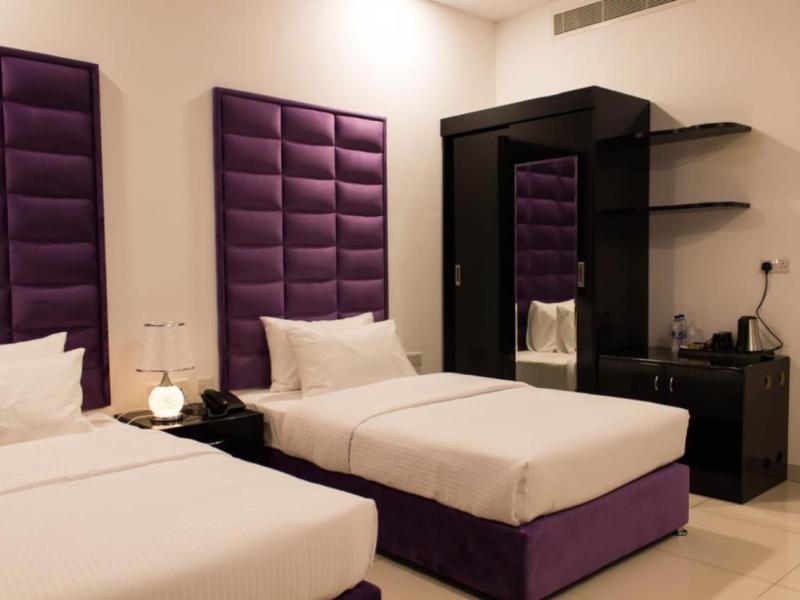 Parkside Plaza Hotel