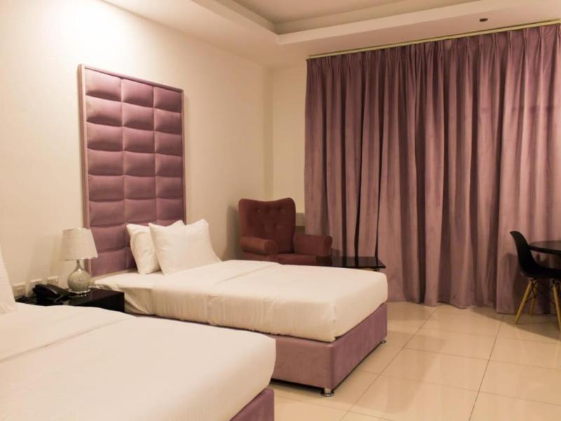 Parkside Plaza Hotel