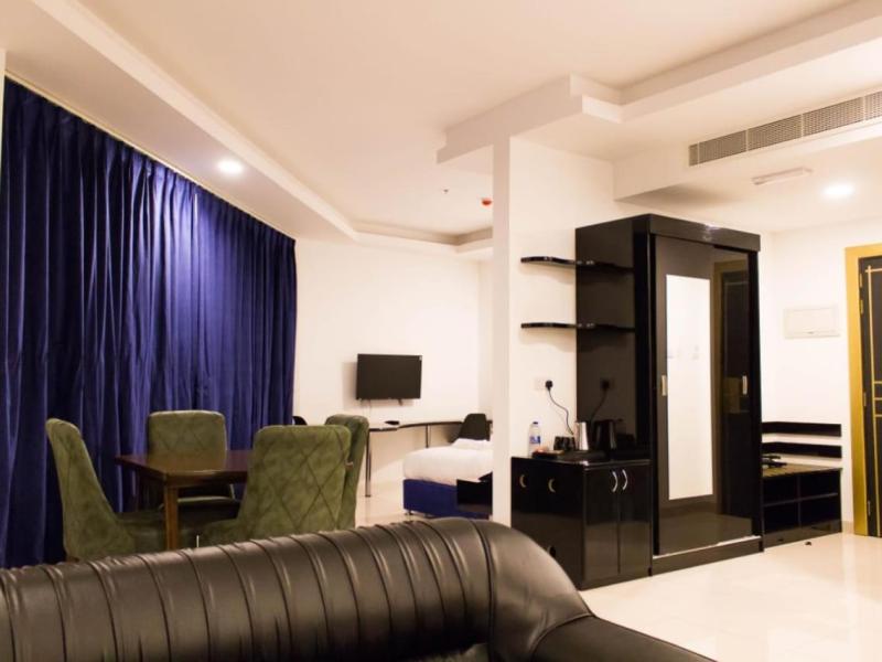 Parkside Plaza Hotel