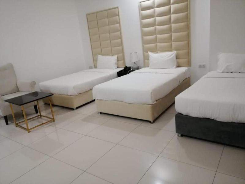 Parkside Plaza Hotel