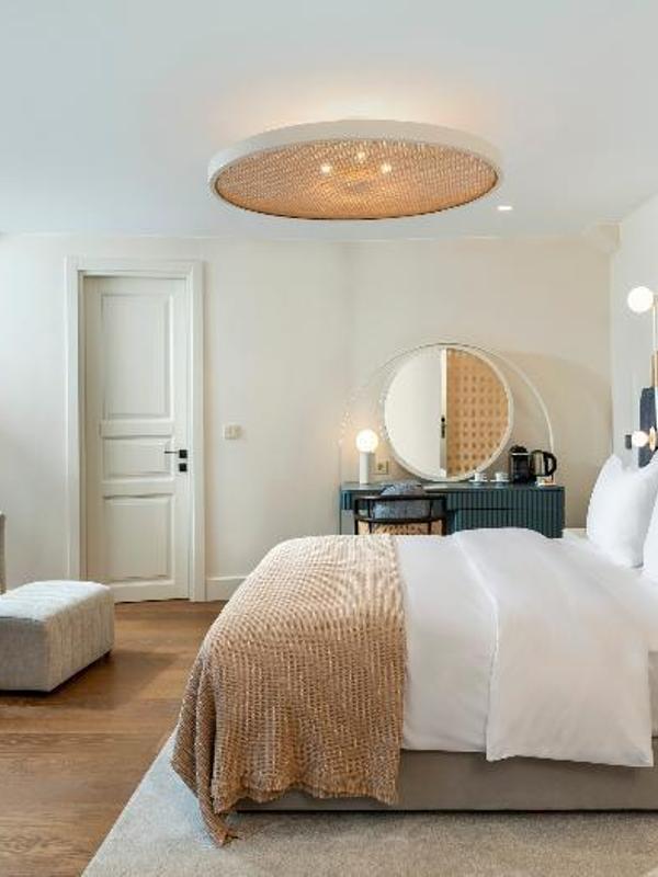 Ecole St. Pierre Hotel