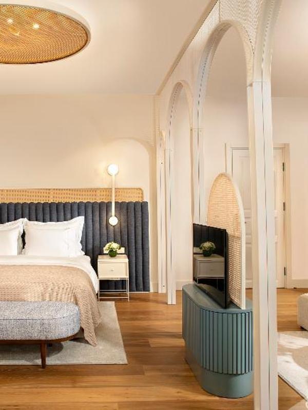 Ecole St. Pierre Hotel
