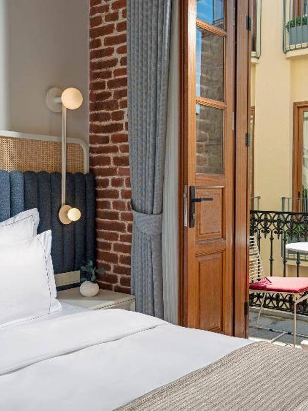 Ecole St. Pierre Hotel