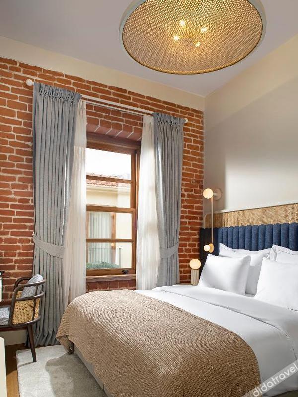 Ecole St. Pierre Hotel