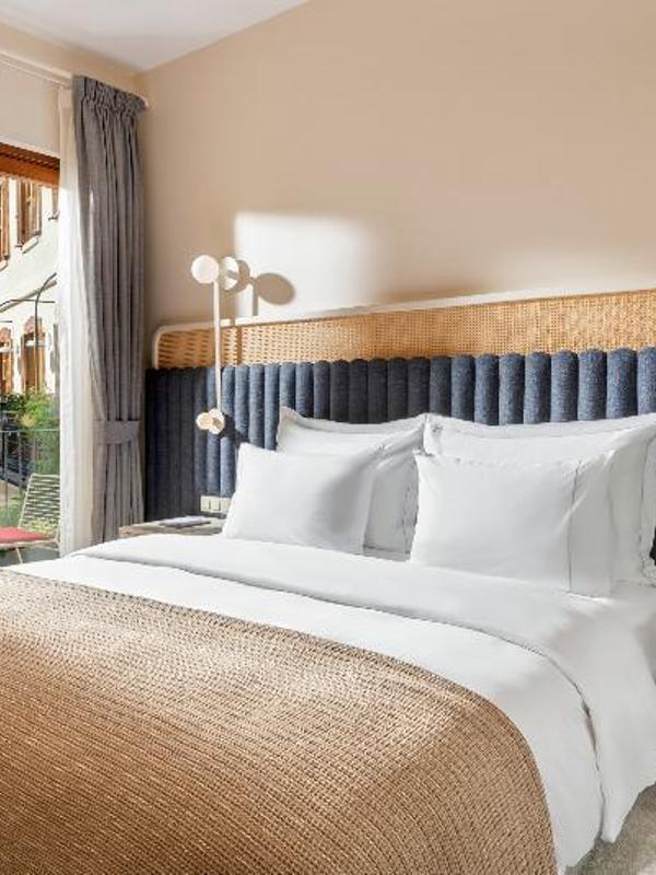 Ecole St. Pierre Hotel