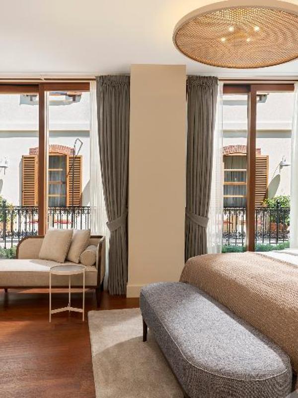 Ecole St. Pierre Hotel