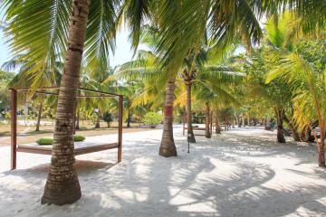 Отель Equator Village Мальдивы, Адду Атолл, фото 14