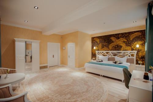 Silk Road Empire Hotel