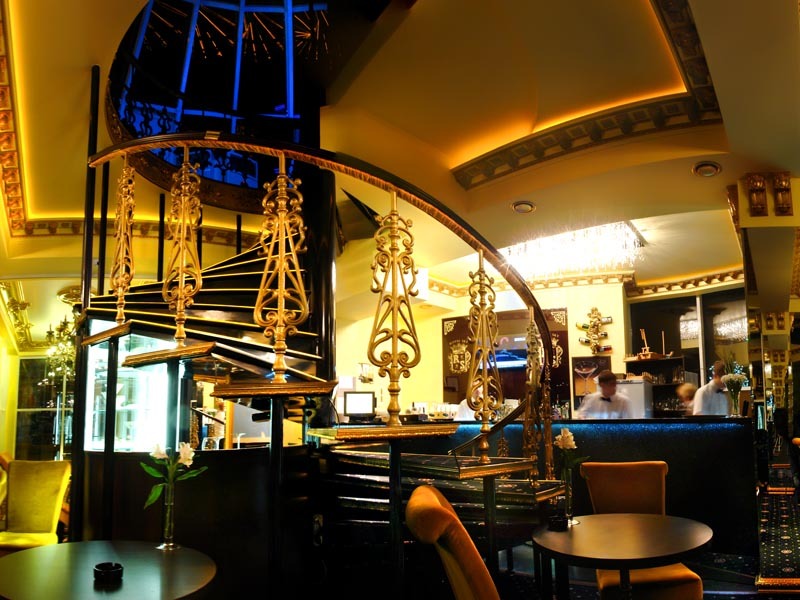 Golden Hotel