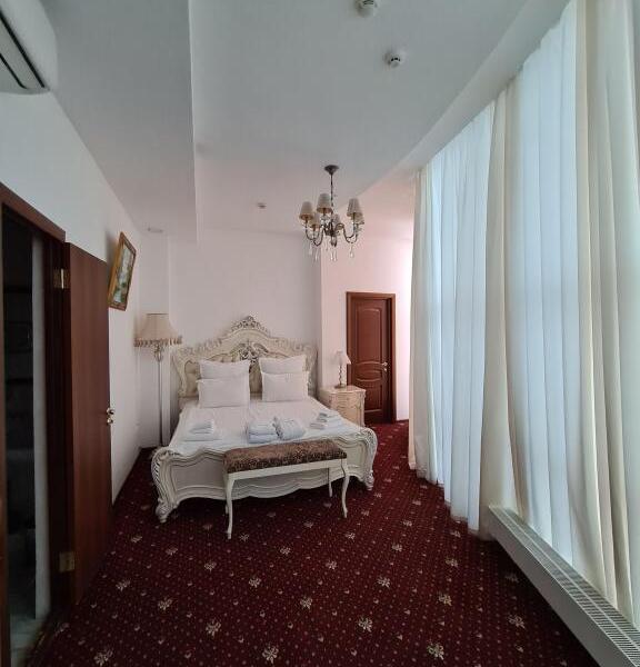 Golden Hotel