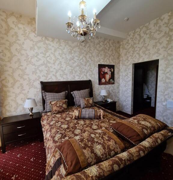 Golden Hotel