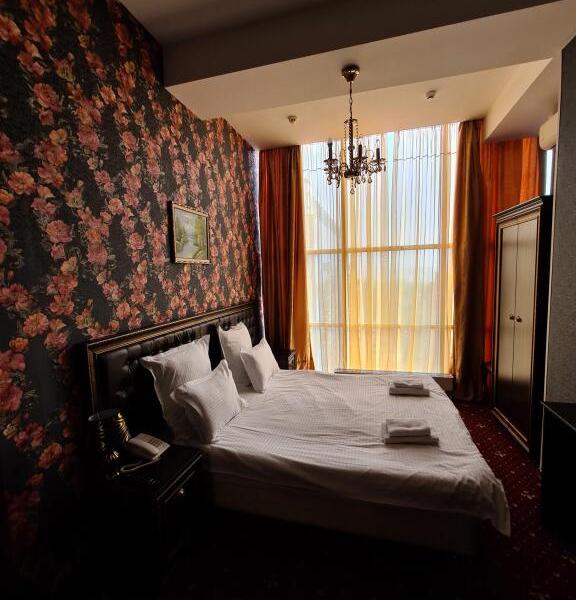 Golden Hotel