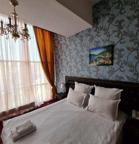 Golden Hotel