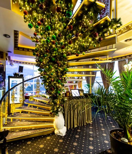 Golden Hotel