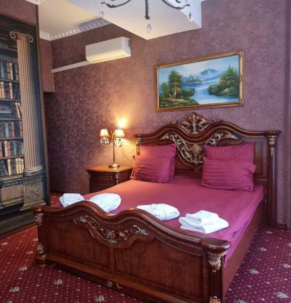 Golden Hotel