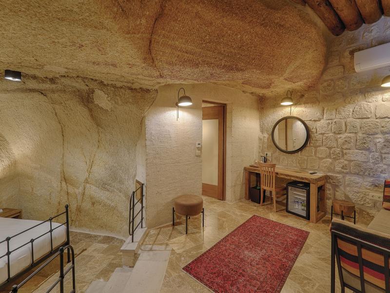 Solem Cave Suites