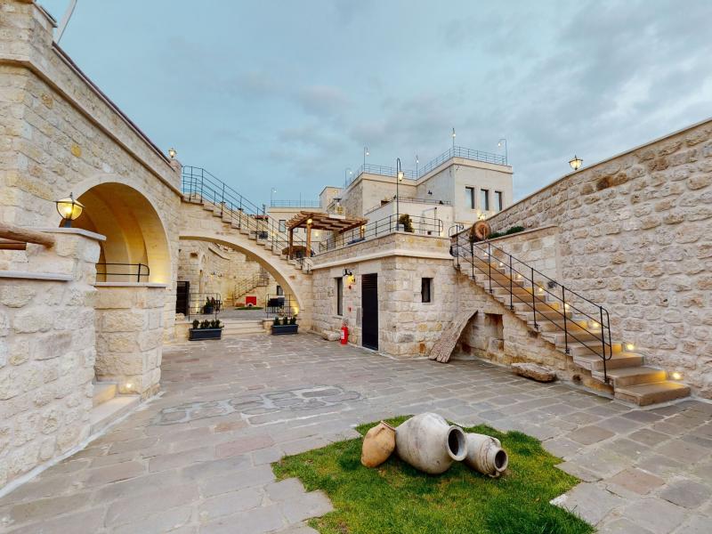 Solem Cave Suites