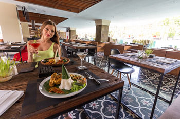 Отель Grand Zuri Kuta Bali Индонезия, Кута, фото 7