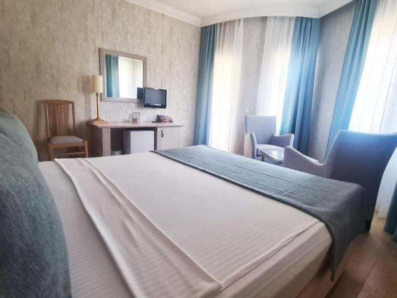X Life Hotel