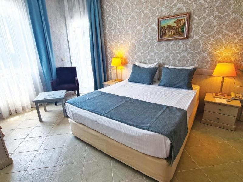 X Life Hotel
