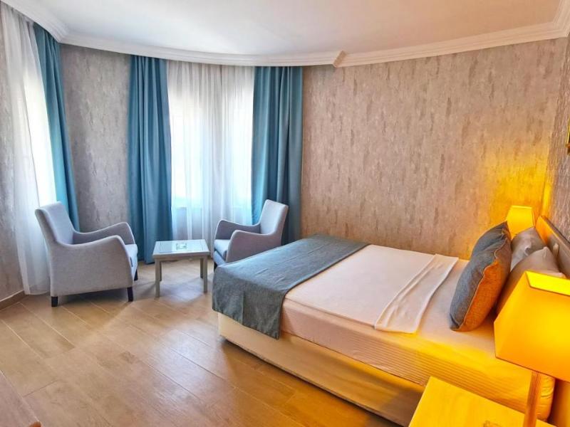 X Life Hotel