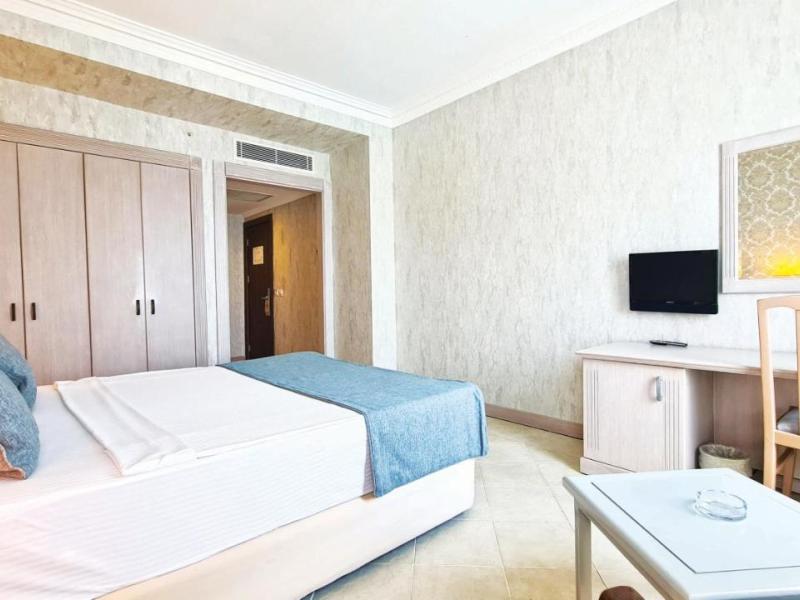 X Life Hotel