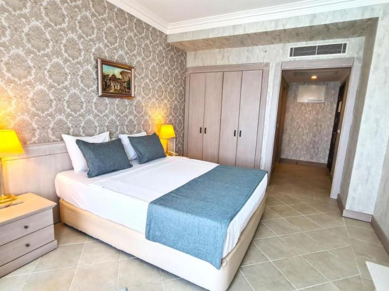 X Life Hotel