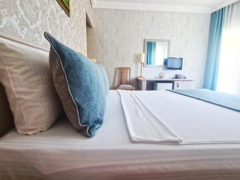 X Life Hotel