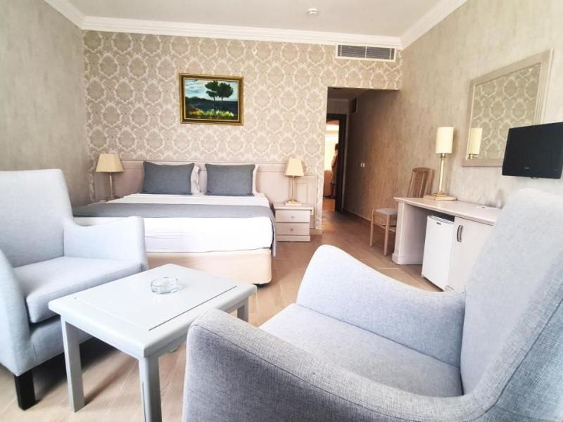 X Life Hotel