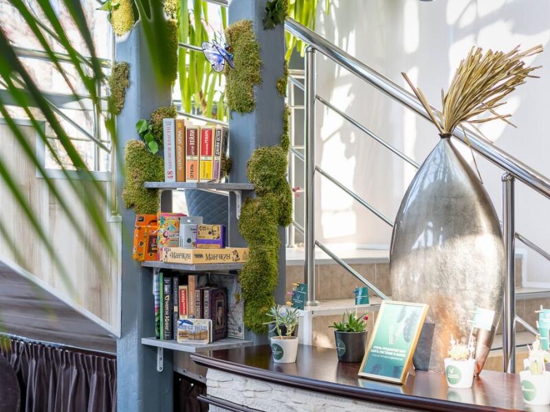 V Hotel & Rooftop Lounge