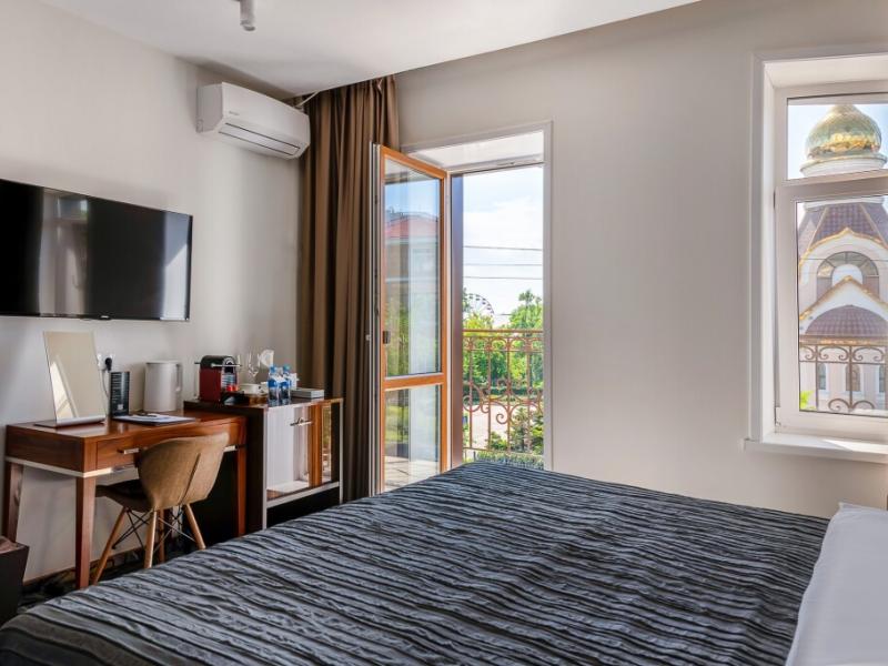 V Hotel & Rooftop Lounge