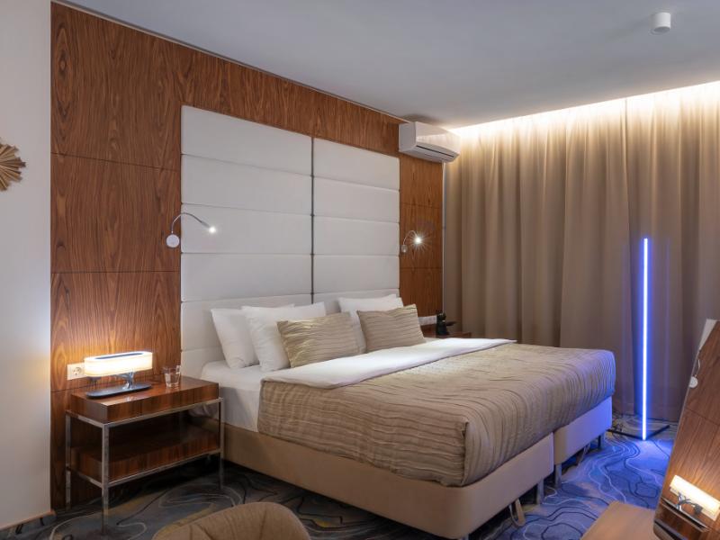 V Hotel & Rooftop Lounge