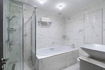 Отель V Hotel & Rooftop Lounge Россия, Владивосток, фото 26