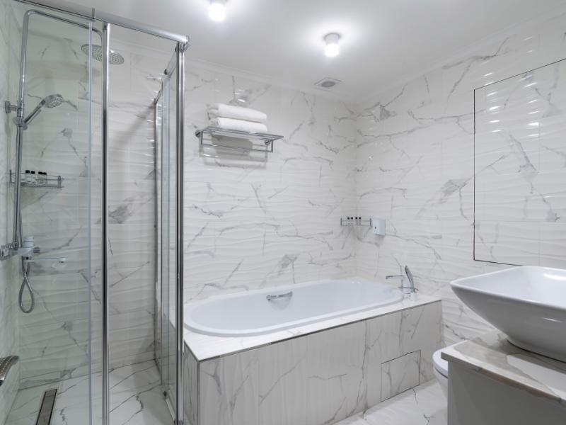 V Hotel & Rooftop Lounge