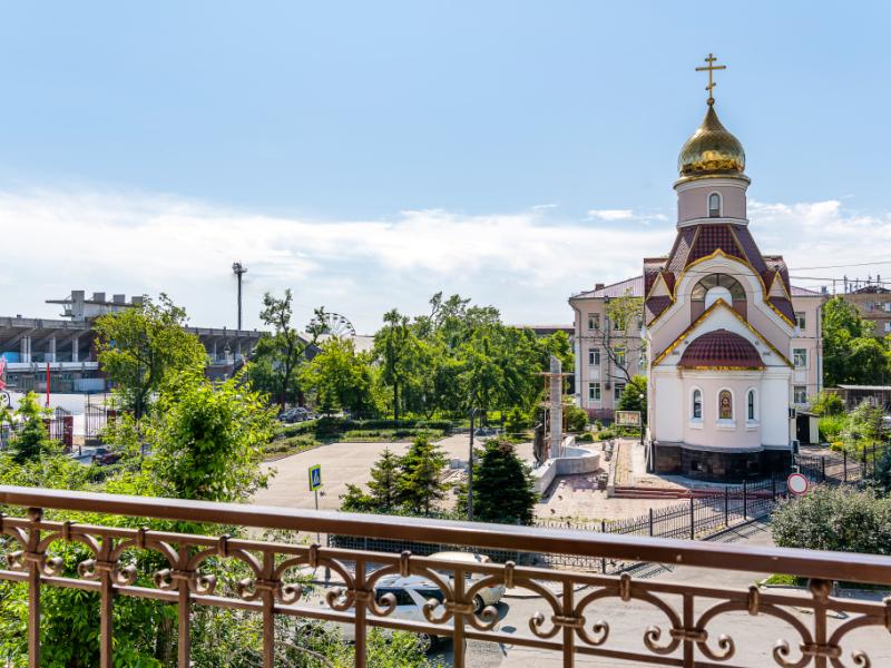 V Hotel & Rooftop Lounge