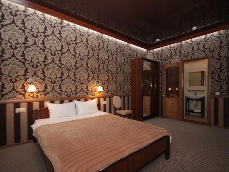 Carlson Hotel