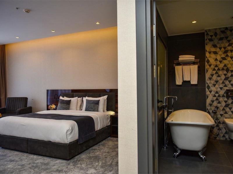 Hotel Monarch