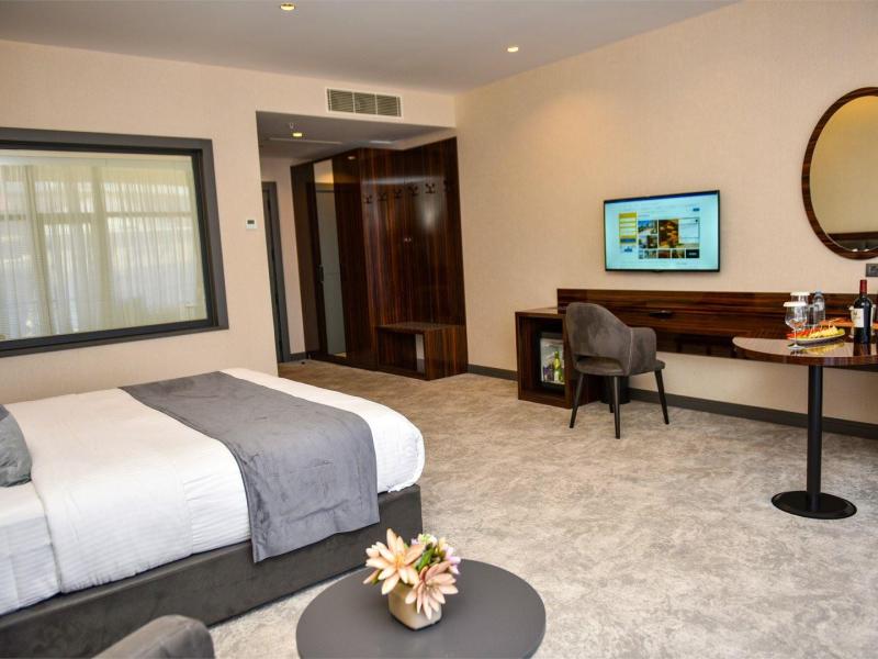 Hotel Monarch