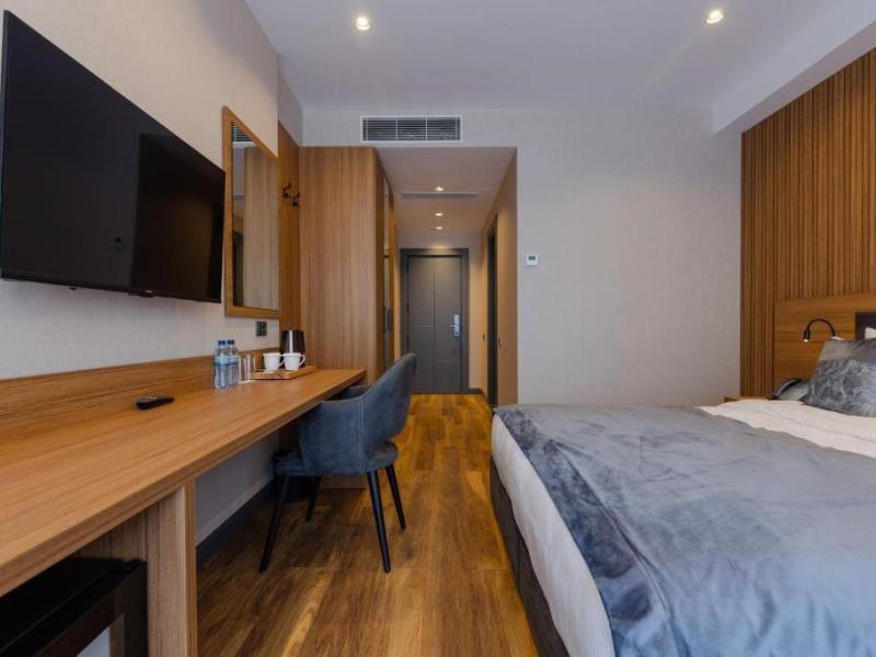 Hotel Monarch