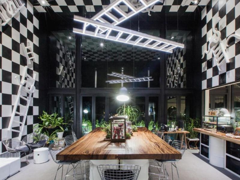 Blu Monkey Hub & Hotel