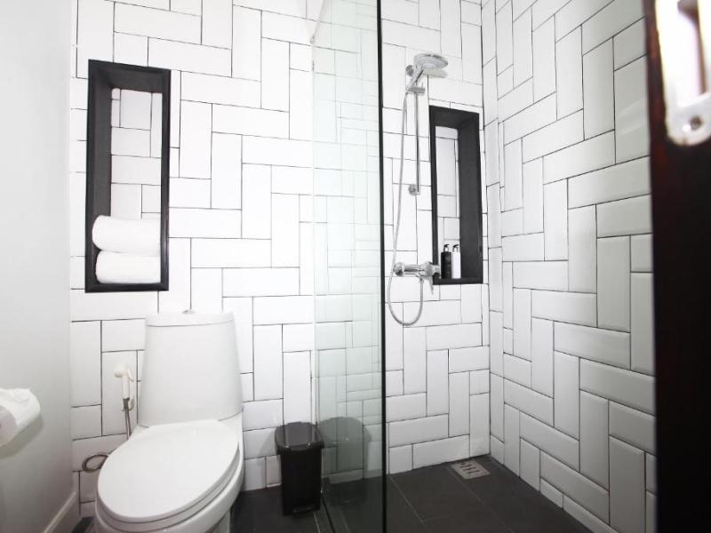 Blu Monkey Hub & Hotel