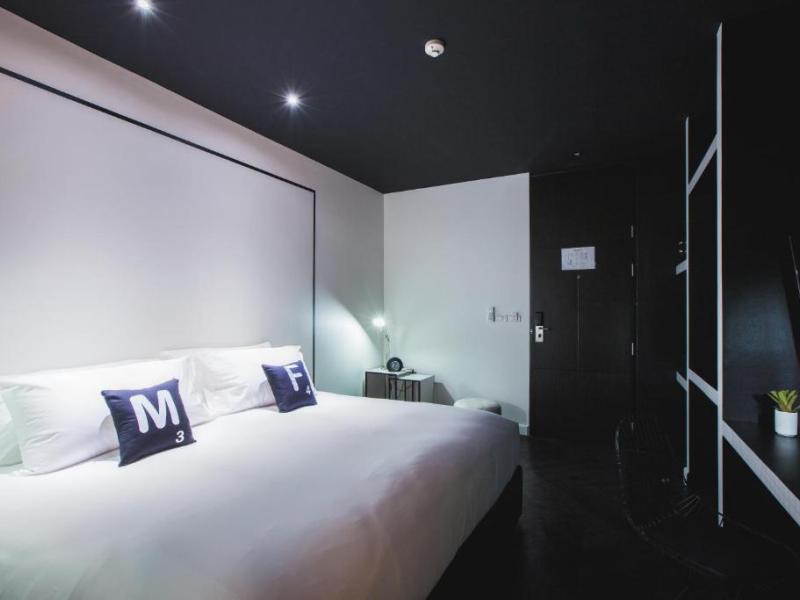 Blu Monkey Hub & Hotel