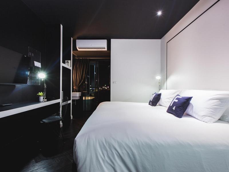 Blu Monkey Hub & Hotel