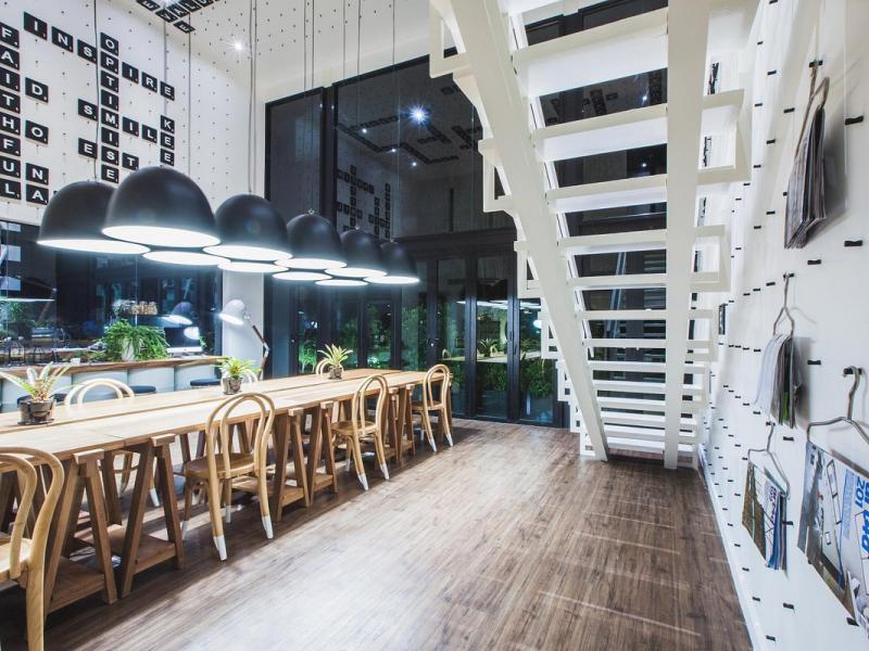 Blu Monkey Hub & Hotel