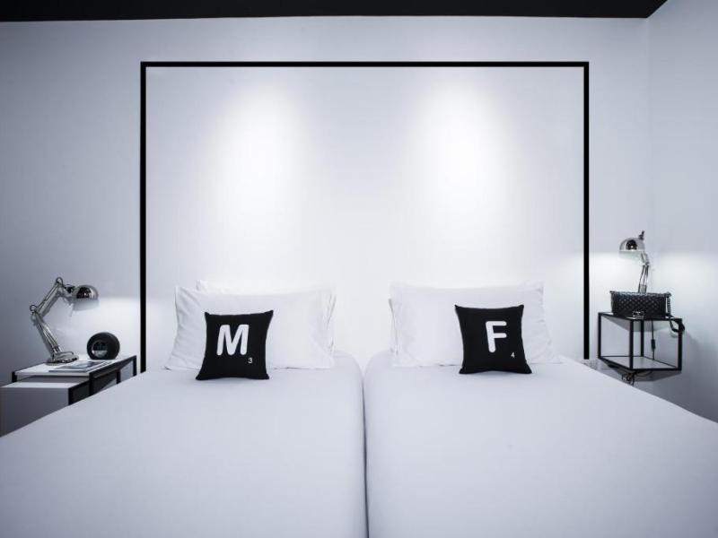 Blu Monkey Hub & Hotel