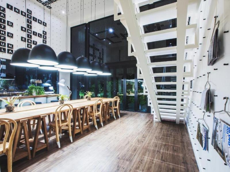 Blu Monkey Hub & Hotel