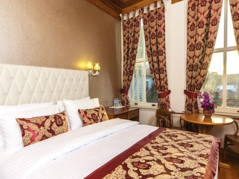 Mom Hotel