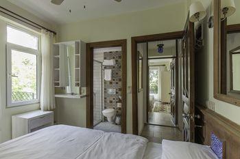 Hideaway Hotel
